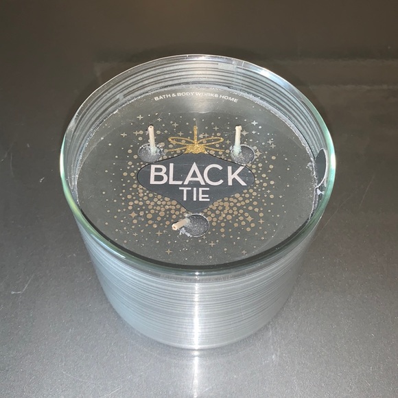 Black Tie 3 Wick Candle Bath & Body Works - Picture 2 of 8